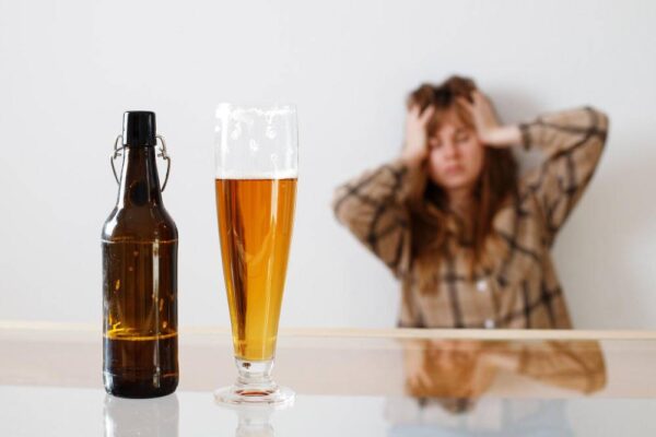 Domowe sposoby na obrzydzenie alkoholu – skuteczne triki